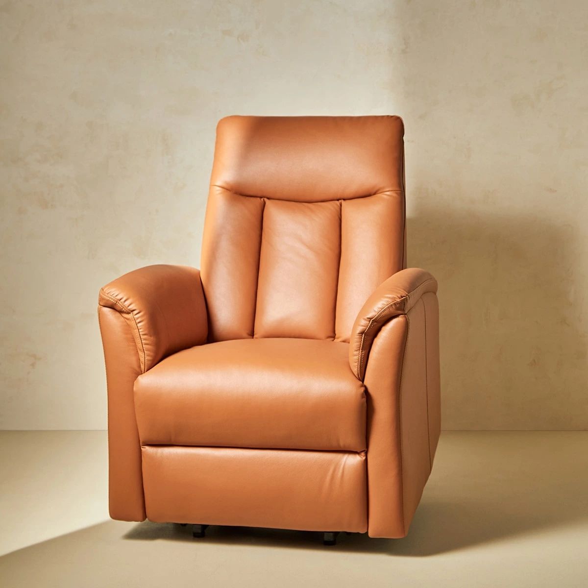 Sillón de piel relax eléctrico con Power Lift Pause El Corte Inglés Camel