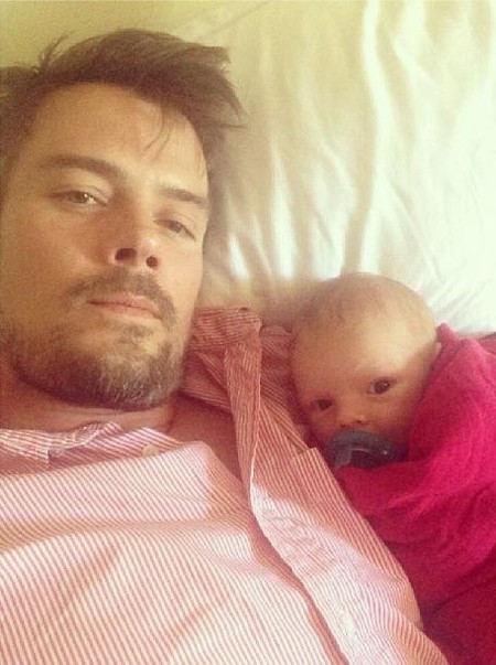 Padres como Josh Duhamel... ¿dónde pueden adquirirse por un módico precio, por favor?