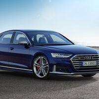El nuevo Audi S8 es microhíbrido para poder mantener su motor V8 biturbo, ahora con 571 CV