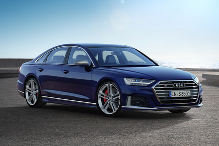 El nuevo Audi S8 es microhíbrido para poder mantener su motor V8 biturbo, ahora con 571 CV