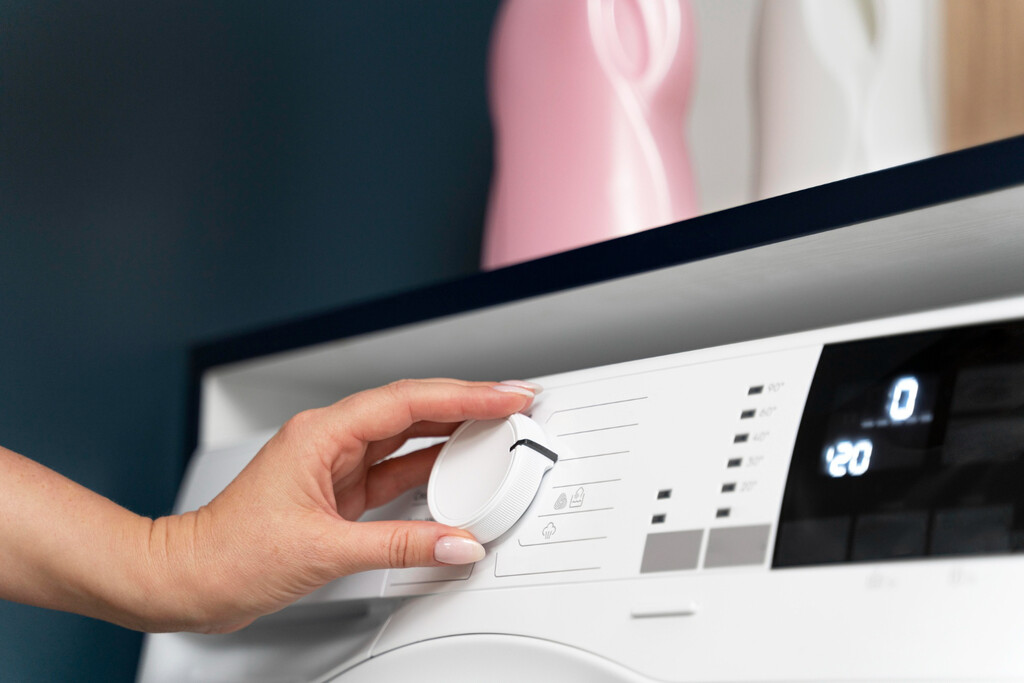 Mi lavadora se iba de paseo por la cocina al centrifugar. Le puse estas gomas de plástico por 10 euros y van genial 