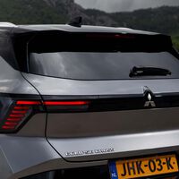 El Mitsubishi Eclipse Cross reconvertido en coche eléctrico ya tiene precio: es más caro que su primo de Renault, pero está mejor equipado y tiene más garantía