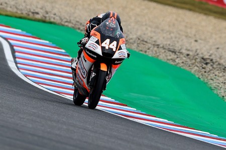 Arón Canet recupera el liderato de Moto3 gracias a una lección de mesura en Brno