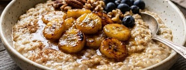 Cómo hacer avena cremosa con plátano caramelizado: una receta para un desayuno fácil y delicioso  