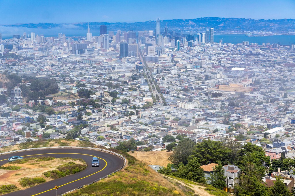 En muchas startups de Silicon Valley ya trabajan seis y siete días a la semana. Justo cuando China deja el 996, EEUU va hacia ello 