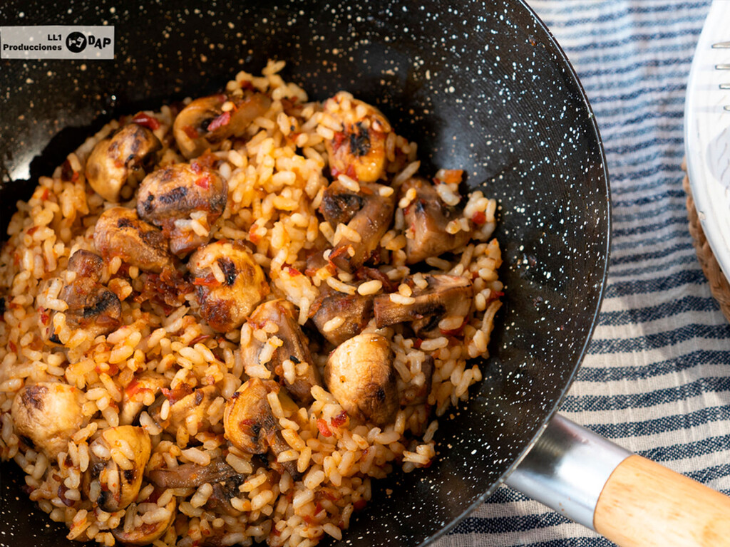 No es un risotto, pero es una fórmula perfecta para hacer arroz con champiñones y triunfar sin gastar 