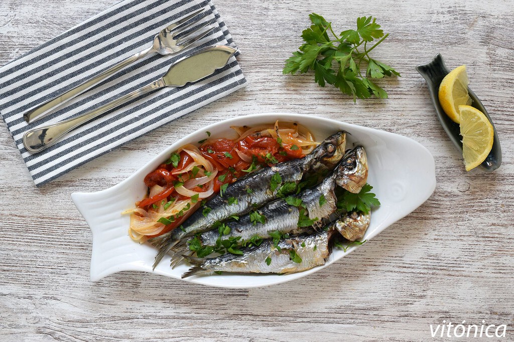 Sardinas asadas ligeras en el horno de casa: receta de pescado azul saludable muy fácil y barata