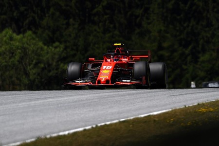 Charles Leclerc lidera unos accidentados FP2 en Austria en los que Valtteri Bottas acabó contra el muro