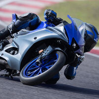 La nueva Yamaha YZF-R125 se disfraza de R1: una moto sin carnet, más tecnológica y con aspecto de superbike