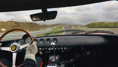El mejor vídeo que vas a ver (y escuchar) hoy: un Ferrari 250 GTO dándolo todo en circuito