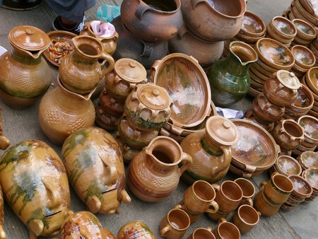Este destino cerca de CDMX es famoso por su tianguis del barro: piezas únicas y tesoros artesanales 
