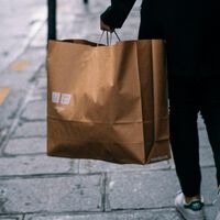 Las camisetas y sudaderas más deseadas de Labubu llegan hoy 18 de septiembre a Uniqlo por menos de 20 euros