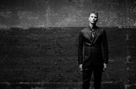 Machine Gun Kelly en la campaña de John Varvatos seguro te inspira a vestirte como una estrella de rock