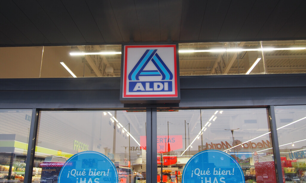 El miércoles llega a Aldi este robot aspirador barato súper potente: cuesta menos de 100 euros 