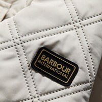 Barbour finaliza su temporada de abrigos liquidándolos a casi mitad de precio: este es el favorito del momento   