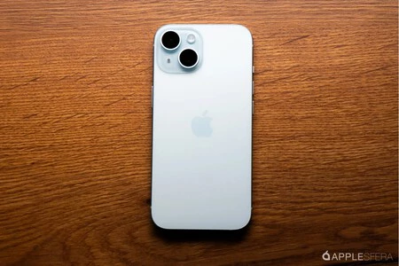 アーロン・ジョンソンにとって、カメラモジュールを見ることは、iPhone を持っている人を見分ける良い方法でした