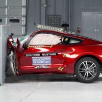 La IIHS realizó las pruebas de choque a Camaro, Mustang y Challenger... al final no son tan 'muscle'