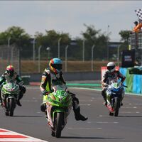 Adrián Huertas completa el doblete en Magny-Cours para seguir marcando terreno en el mundial de Supersport 300