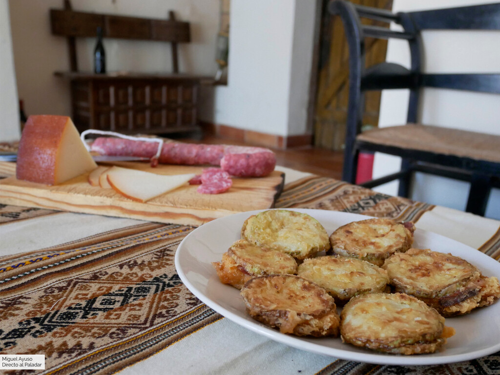 Calabacín, longaniza de Huesca y queso Idiazábal vasco: los tres elementos que necesitas para hacer estos fritos irresistibles para el aperitivo