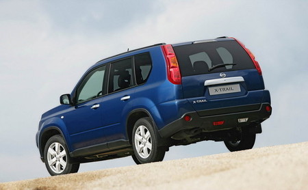 Llamada a revisión de 908.900 Nissan e Infiniti por el pedal del acelerador