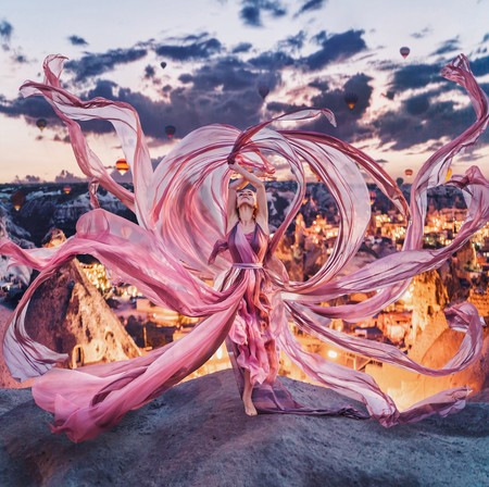 'Wanderlust' de Kristina Makeeva, cuando el entorno y el sujeto crean una química visual impactante