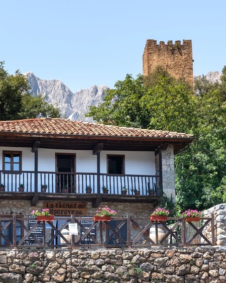 Pueblo Rural Cantabria Montana Escapada Invierno Otono