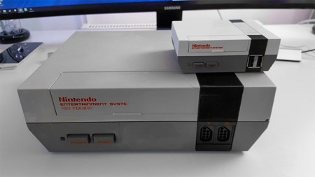 Esta mini NES lleva una Raspberry Pi en su interior. Y ranura para cartuchos