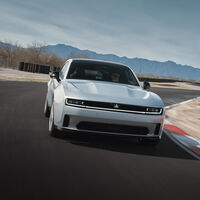 El primer muscle car eléctrico ha llegado y no es tan caro como pensábamos pero le falta lo más importante: un buen motor V8 americano