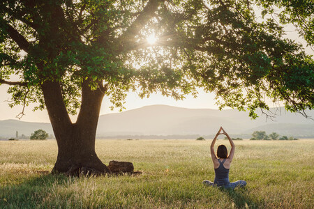 Baddha Konasana o postura de la mariposa de Yoga: cómo se realiza y los beneficios que nos aporta
