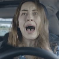 La DGT alude a los padres para evitar distraer a los hijos en el coche: "Si está conduciendo, no le escribas"