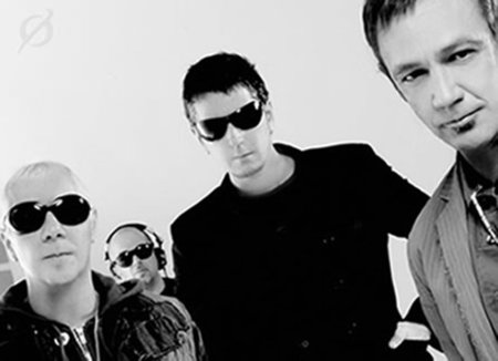 La Unión: "A las discográficas les quedan dos telediarios"