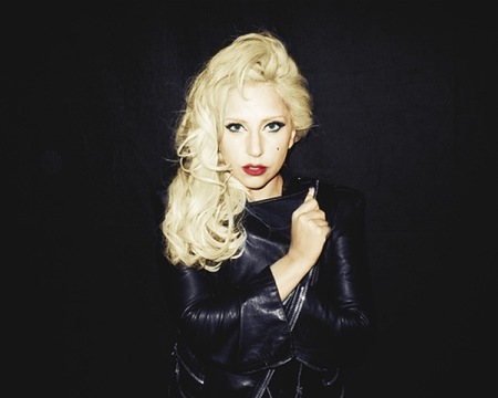 Cuando se sentía sola, Lady Gaga se empolvaba la nariz con su mejor amiga