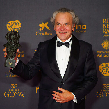 José Coronado, sobre lo que su generación aprendía: "Yo me refería a la cortesía, al concepto de respeto, y a un saber estar. Cosas que nunca deberían pasar de moda" 