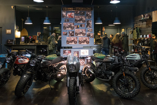 Acompáñanos en un viaje por The Land of Joy con 11 personalizaciones sobre Ducati Scrambler