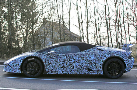 ¿Habrá un Lamborghini Huracán Spyder Performante? Estas imágenes casi lo confirman
