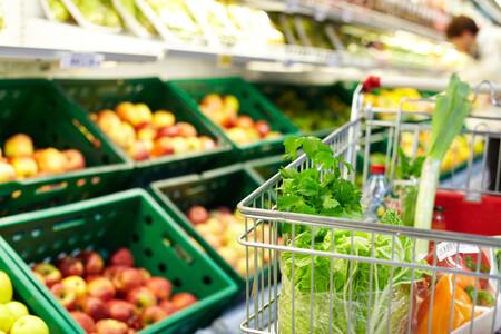Así puedes ahorrar en el supermercado con la lista de compra a la inversa (y aprovecharla para comer más sano)