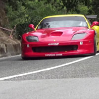 ¡Agárrate! Esto es un Ferrari 550 Maranello GT de subidas de montaña
