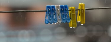 Secar la ropa en un piso pequeño cuando llueve es más fácil con estos armarios: se pliegan y caben debajo de la cama