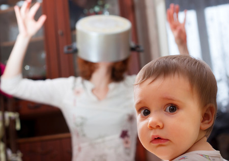 ¿Qué puedo hacer si mi hijo tiene miedo a los extraños?