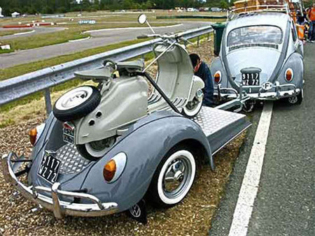 Volkswagen Beetle con remolque a su imagen y semejanza