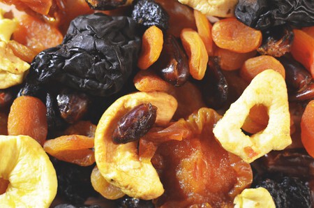 Fruta deshidratada para snack: ¿es tan saludable como la fruta entera?