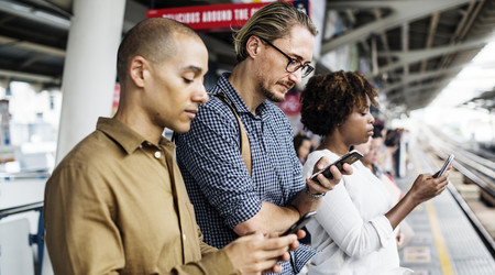 Los adultos americanos ya pasan más tiempo usando los dispositivos móviles que viendo la televisión