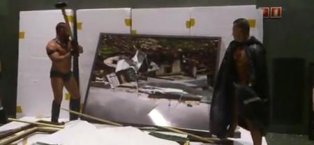 José María Mellado destruye su obra a mazazos