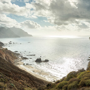 Playas vírgenes, atardeceres de película y papas con mojo: al norte de Tenerife está el pueblo perfecto que los turistas aún no han descubierto 