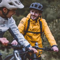 Las rebajas de Decathlon venden a casi mitad de precio la bicicleta eléctrica con horas de autonomía y diseño robusto