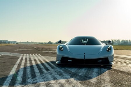 ¿Hay algo mejor que el vídeo de un Koenigsegg Jesko haciendo el bruto en circuito? Sí: el vídeo de dos Jesko haciendo el bruto en circuito