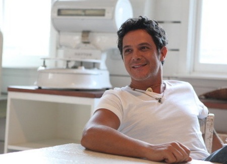 Bautizo y boda secreta, todo en uno. ¡Alejandro Sanz sí que sabe!