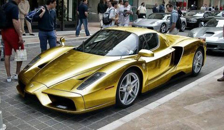 Dolorpasión™: Ferrari Enzo dorado