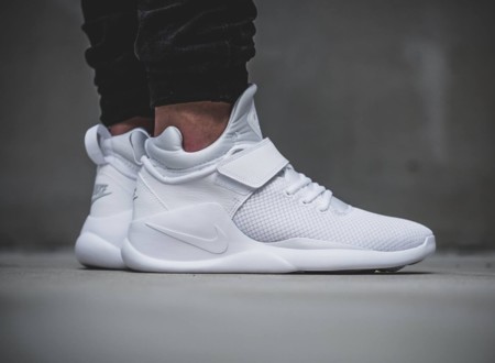 De la tendencia blanca y equilibrada: Nike Kwazi "total white"