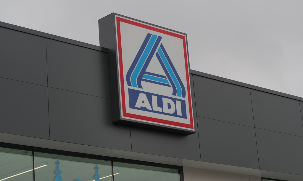 Desde mañana, en Aldi, puedes comprar esta cortina LED (por menos de 8 euros) para decorar tu hogar en Navidad 